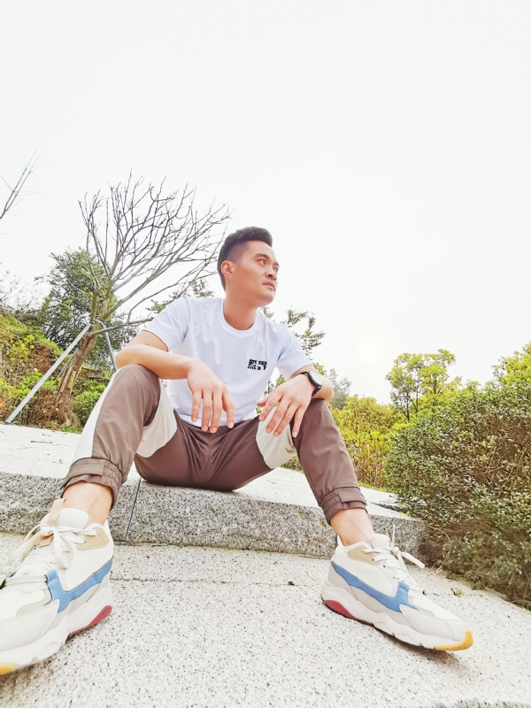 一个人，干净利落的第一张照片--云霄相亲网