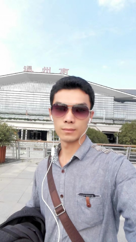 错把真心喂了狗的第三张照片--云霄相亲网